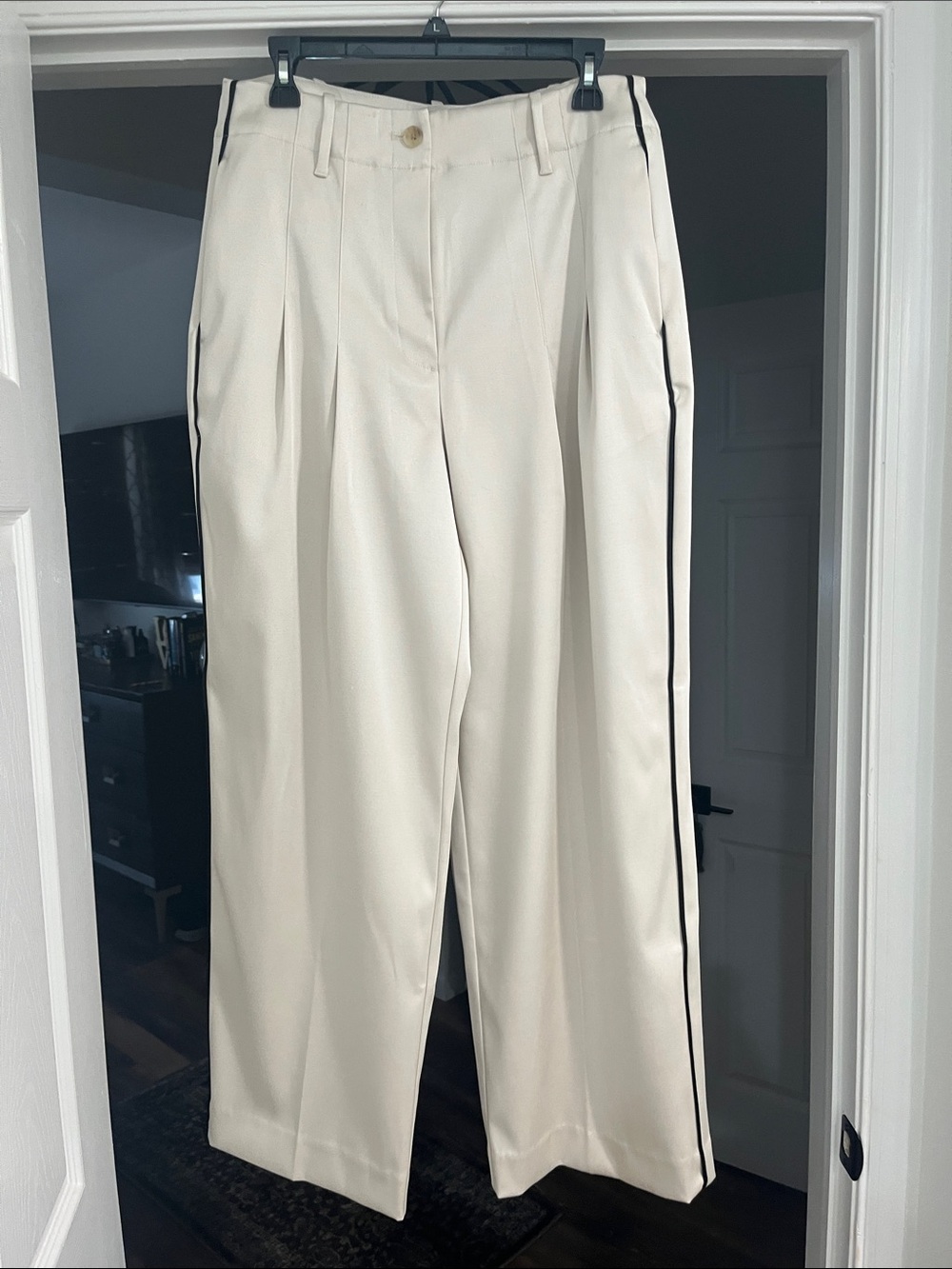 Banana Republic Pants sz 10 cream w/ blk piping NWOT